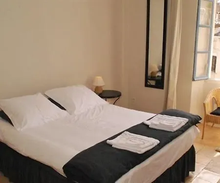La Maison Au Puits 2* كورد سور سيال