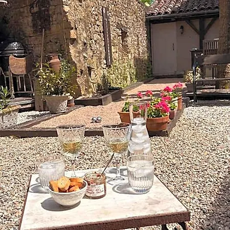 La Maison Aux Puits Bed & Breakfast