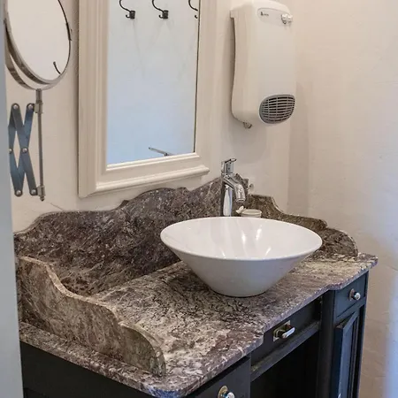La Maison Aux Puits فندق مبيت وإفطار