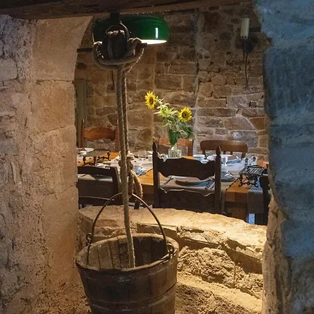 La Maison Aux Puits 3* كورد سور سيال