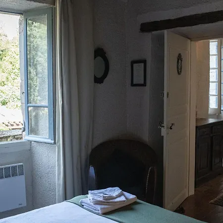 فندق مبيت وإفطار La Maison Aux Puits